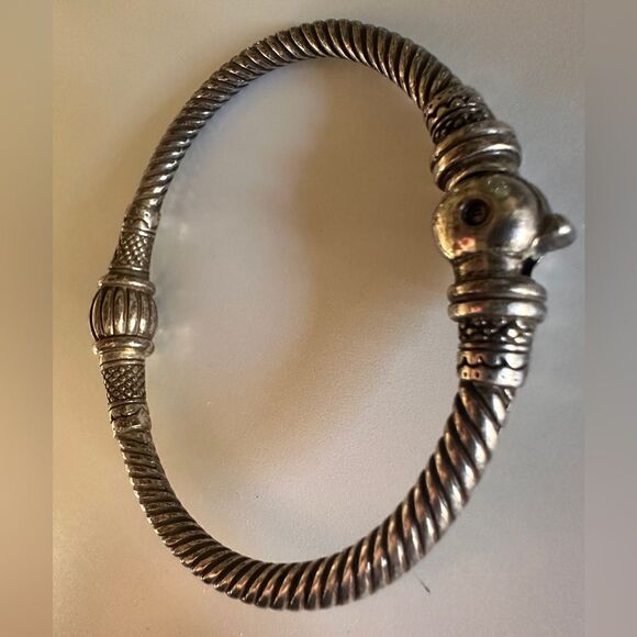 Elegant Artisan Bracelet – A Timeless Statement Piece - Picture 7 of 16